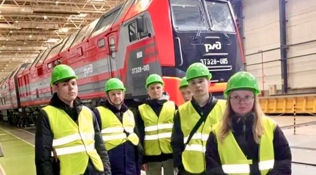 Жуковские студенты побывали с экскурсией на Брянском машиностроительном заводе