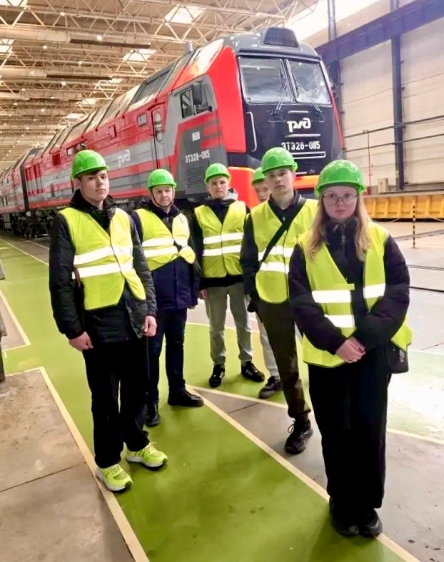 Жуковские студенты побывали с экскурсией на Брянском машиностроительном заводе