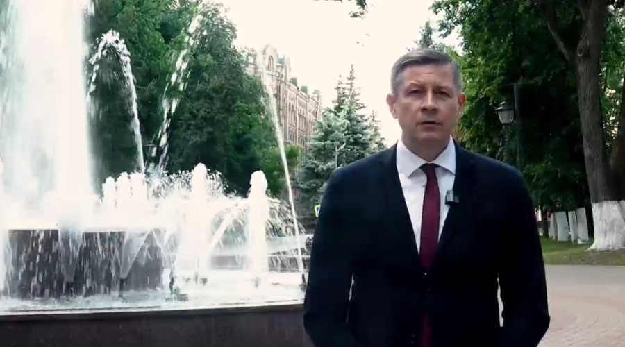 Глава региона опубликовал поздравление с Днём последнего звонка