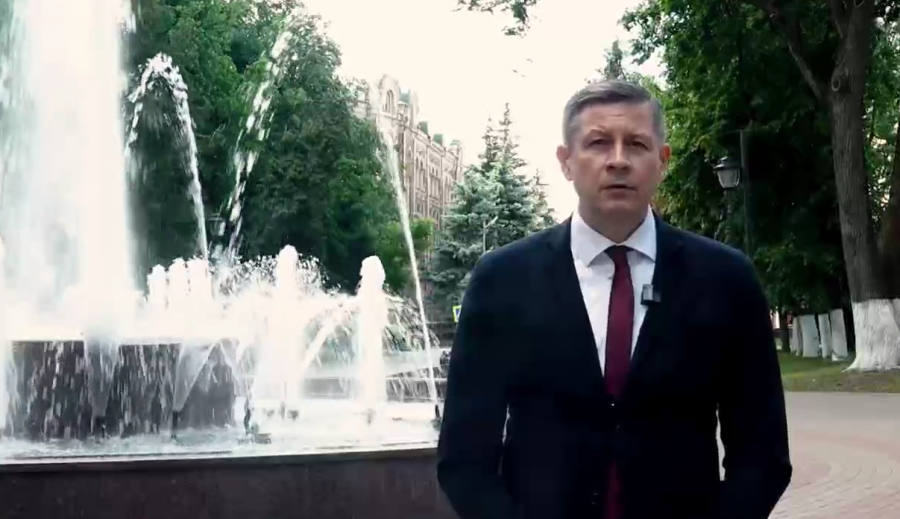 Глава региона опубликовал поздравление с Днём последнего звонка