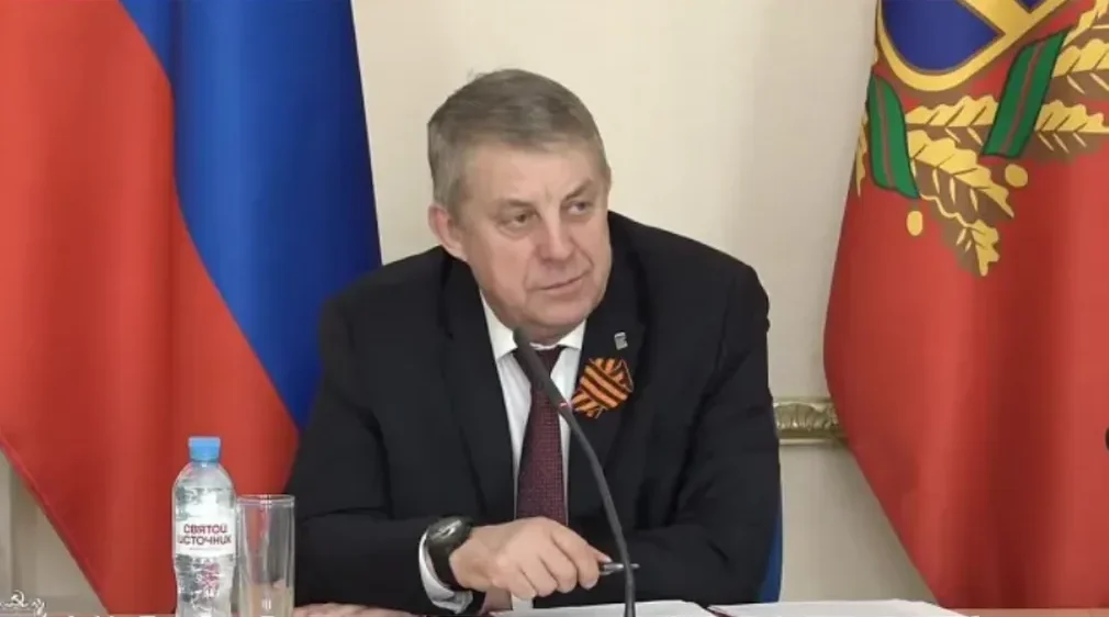 Губернатор Александр Богомаз призвал глав муниципалитетов навести порядок в своих районах