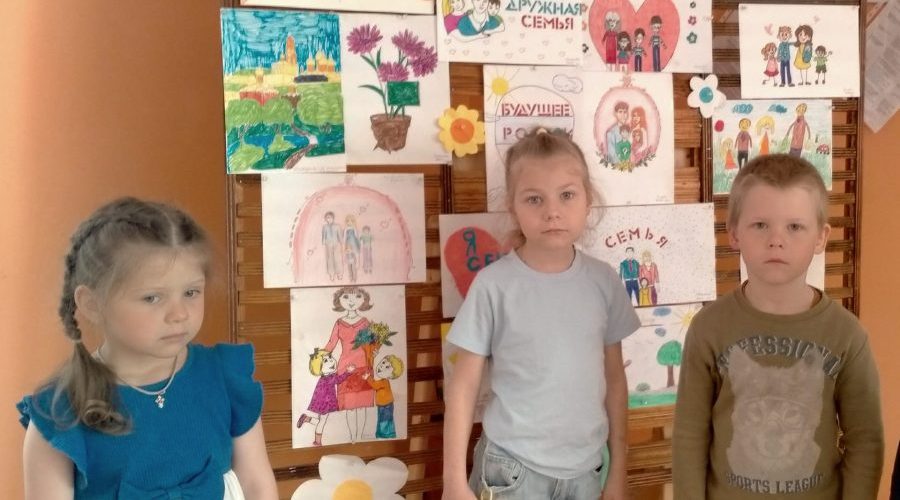 В Орловском СДК открылась выставка детских рисунков