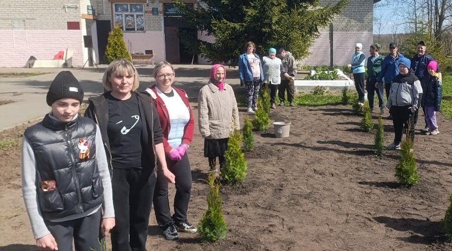 В Шамордино высадили Аллею Памяти