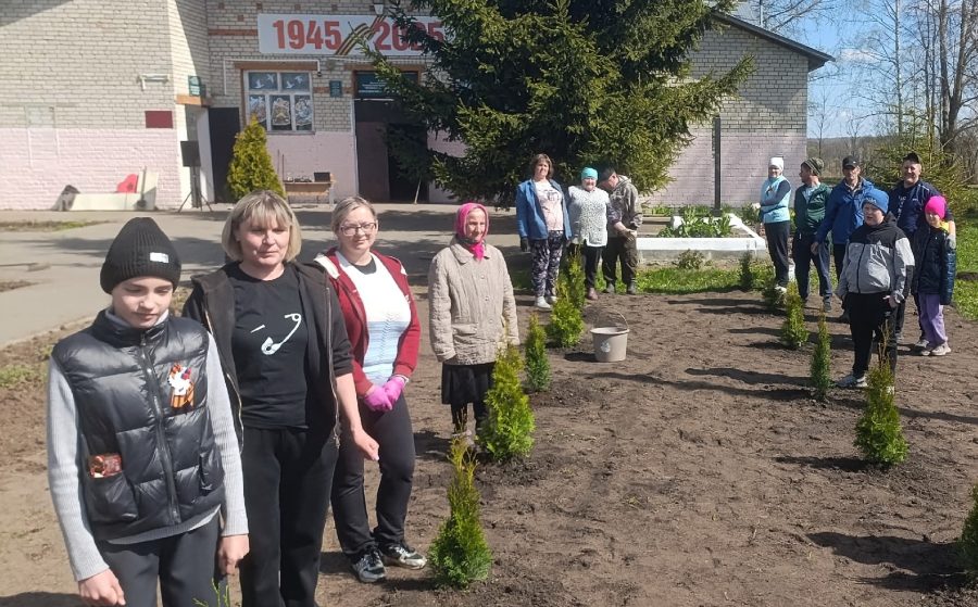 В Шамордино высадили Аллею Памяти