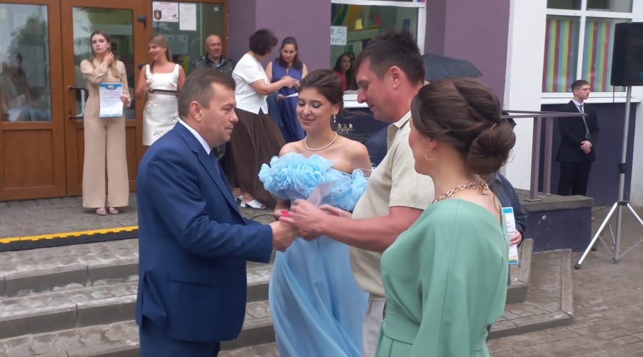 В Жуковке состоялся большой выпускной вечер