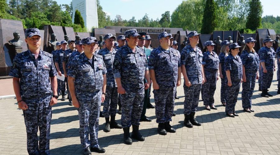 В Брянске росгвардейцы провели акцию ко Дню России