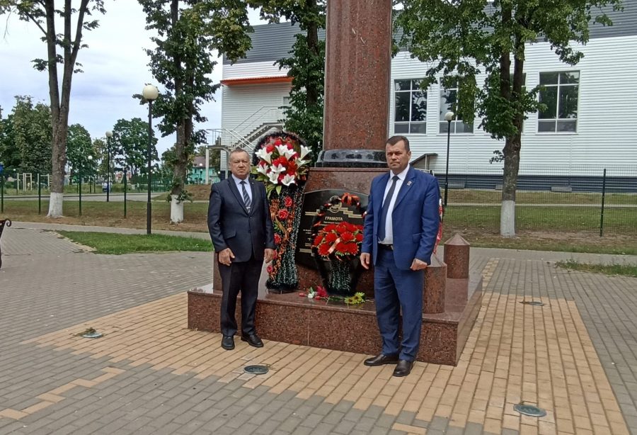 В Жуковке почтили память партизан и подпольщиков