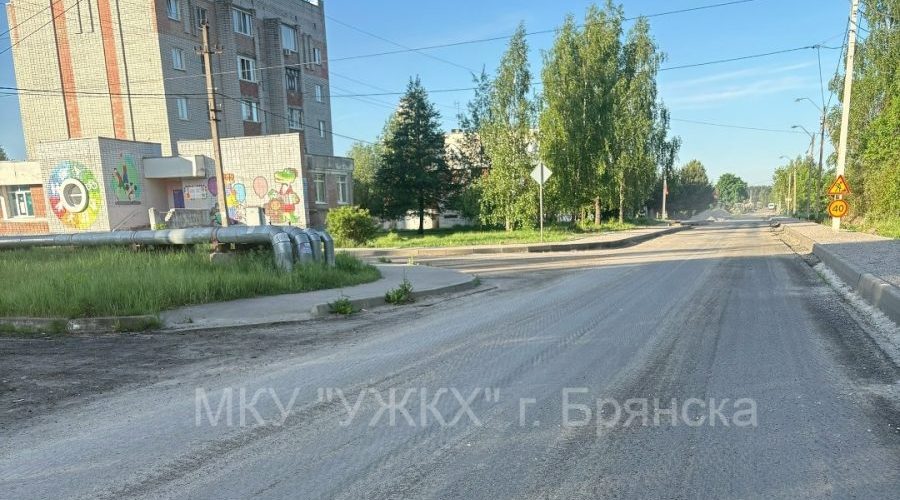 В Бежицком районе г. Брянска продолжается плановый  дорожный ремонт