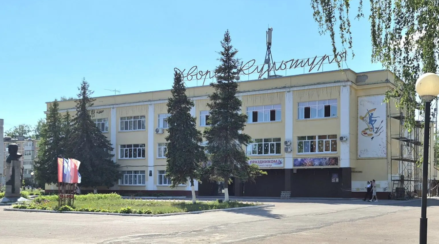 В Сельцо идёт реконструкция фасада Дворца культуры