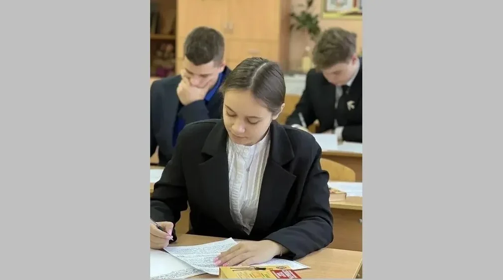 Глава Брянщины поздравил выпускников, сдавших ЕГЭ на 100 баллов