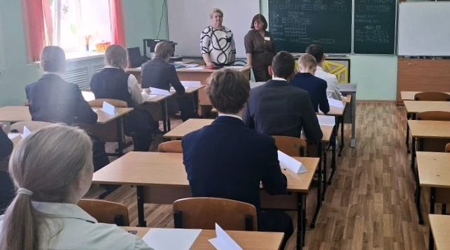 Брянские девятиклассники 5 июня сдавали основные государственные экзамены по четырем предметам
