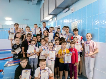 В Жуковке соревновались пловцы