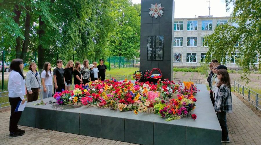 В Ржаницкой школе в День памяти и скорби прошел траурный митинг