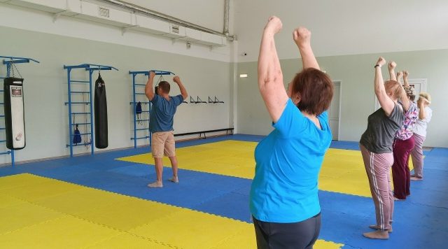 В спортцентре «Десна» прошло оздоровительное занятие для пенсионеров