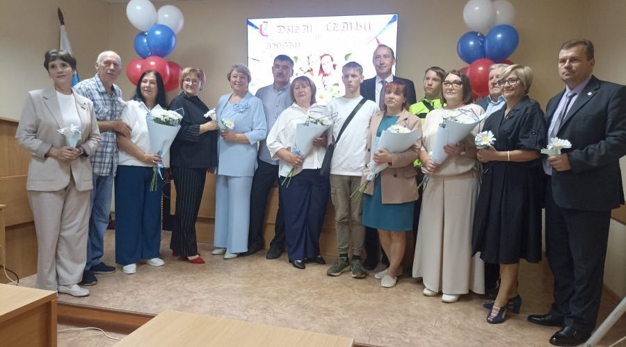 Жуковские семьи принимали поздравления