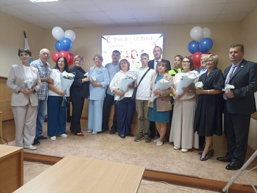 Жуковские семьи принимали поздравления