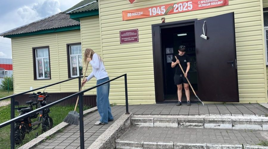 Молодёжный актив Ржаницы благоустраивает село