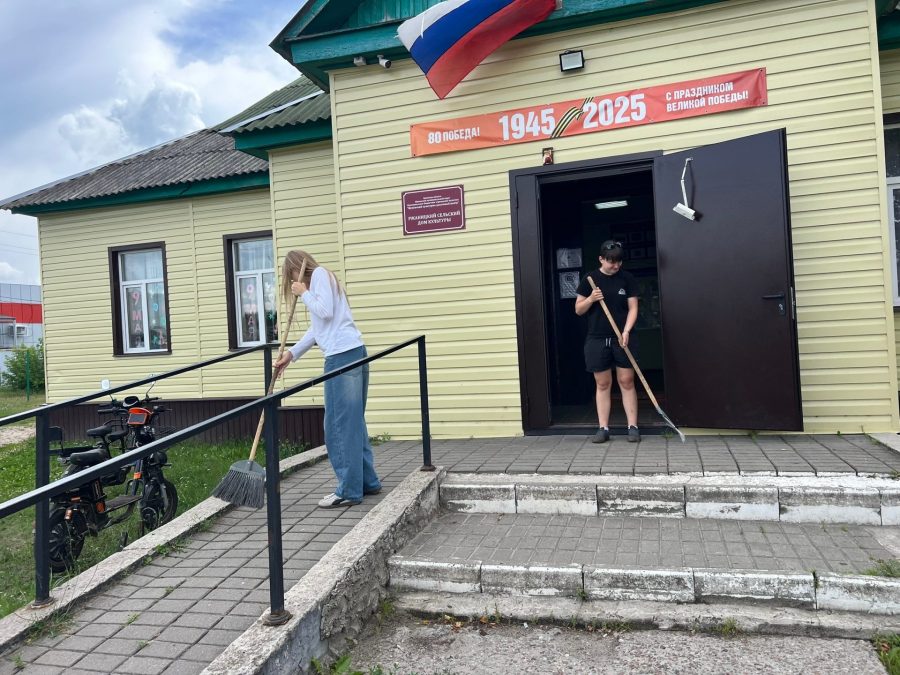 Молодёжный актив Ржаницы благоустраивает село