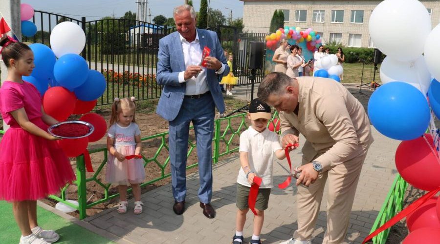 В селе Меленск Стародубского округа появилась новая детская площадка