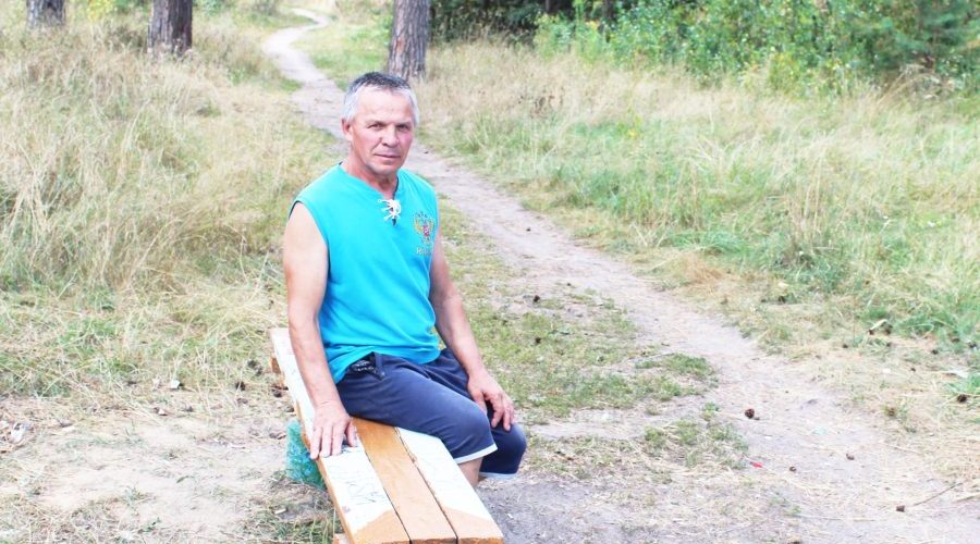 Житель Жуковки окультуривает зелёный массив