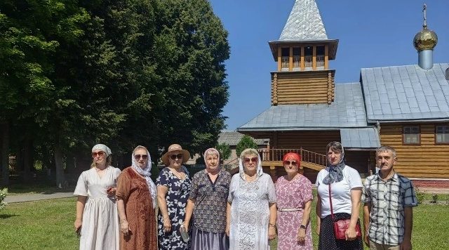 Участники клуба «Активное долголетие» посетили монастыри Карачевского района
