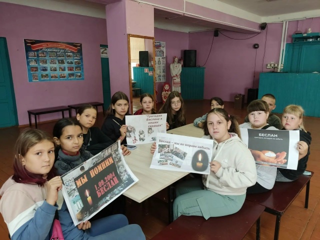 В Троснянском сельском Доме культуры состоялся Час памяти, посвящённый трагедии в Беслане.