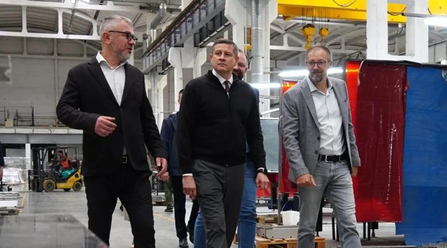 Егор Ковальчук побывал на предприятии «Русская броня»