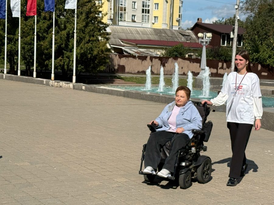 В дни досрочного голосования волонтёры помогали нуждающимся
