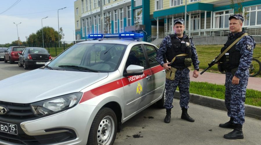 Брянские росгвардейцы обеспечили безопасность в День знаний