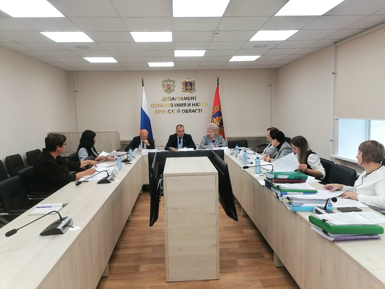 В областном департаменте образования и науки прошло заседание комиссии