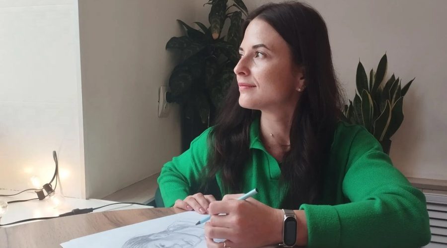 Жительница Новозыбкова пишет портреты героев СВО