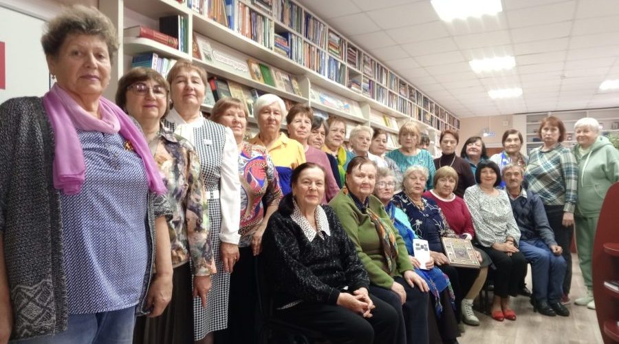 Комсомольцы Жуковки встретились в библиотеке