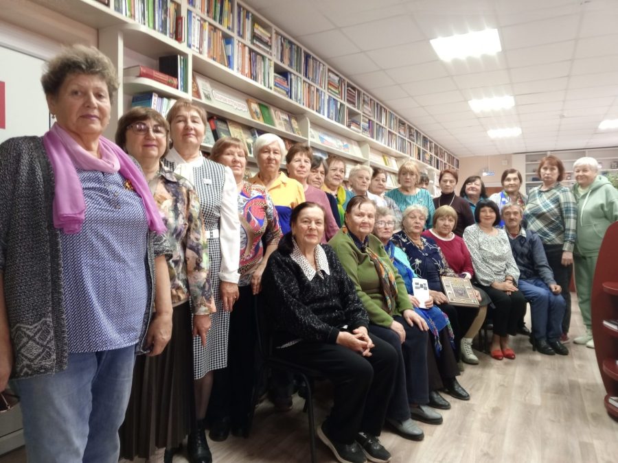 Комсомольцы Жуковки встретились в библиотеке