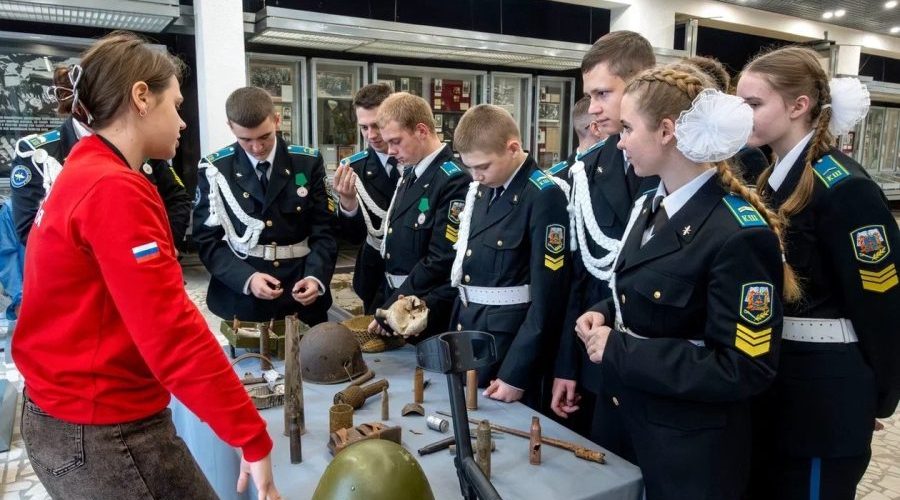 В Брянске прошла Всероссийская акция «День в музее для российских кадет»