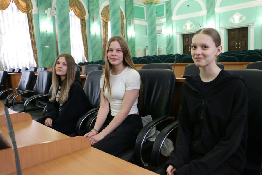 Учащиеся из Навли побывали на экскурсии в Брянской областной Думе