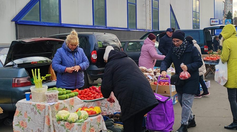 В Брянске продолжают работать ярмарки выходного дня