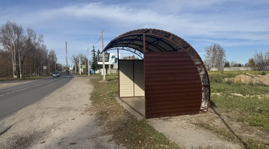В Навле капитально отремонтированы автобусные остановки