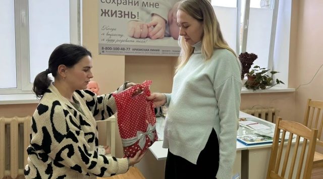 Жуковские соцработники поздравили будущих мам