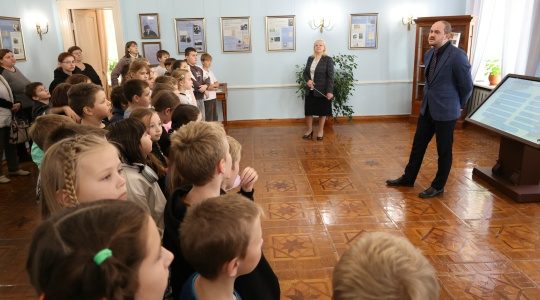 В Овстуге открылась выставка «Знакомый ваш Сергей Есенин»