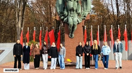 Студенты Брянского  медицинского колледжа благоустроили Аллею партизан