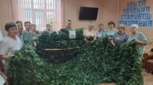 Более 150 маскировочных сетей изготовлено жуковскими волонтерами