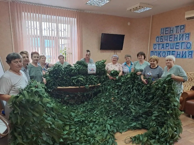 Более 150 маскировочных сетей изготовлено жуковскими волонтерами