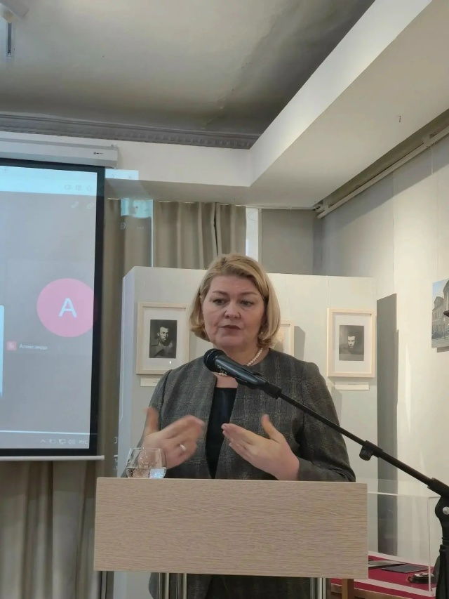 Директор музея-заповедника «Овстуг» выступила на научных чтениях