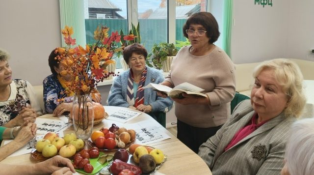 Встреча с жуковской поэтессой в клубе «Активное долголетие»