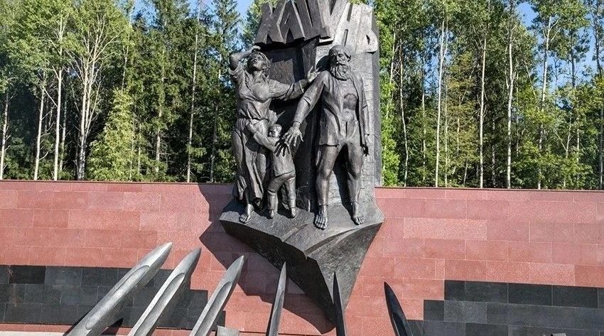 25 октября 1941 года фашистами была уничтожена деревня Хацунь