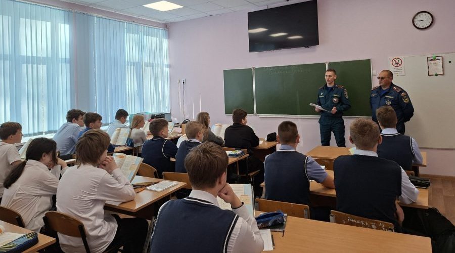 Жуковские пожарные-спасатели рассказали школьникам о правилах безопасности