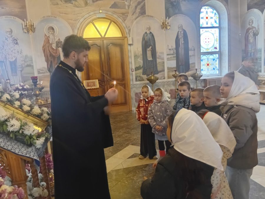 Ученики первой школы побывали на экскурсии в храме